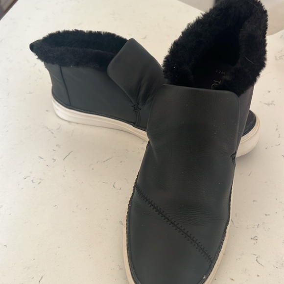 Tom’s Fur-lined Sneaker Booties - Women’s Size 8.5 - Fits Like An 8 - Picture 3 of 3